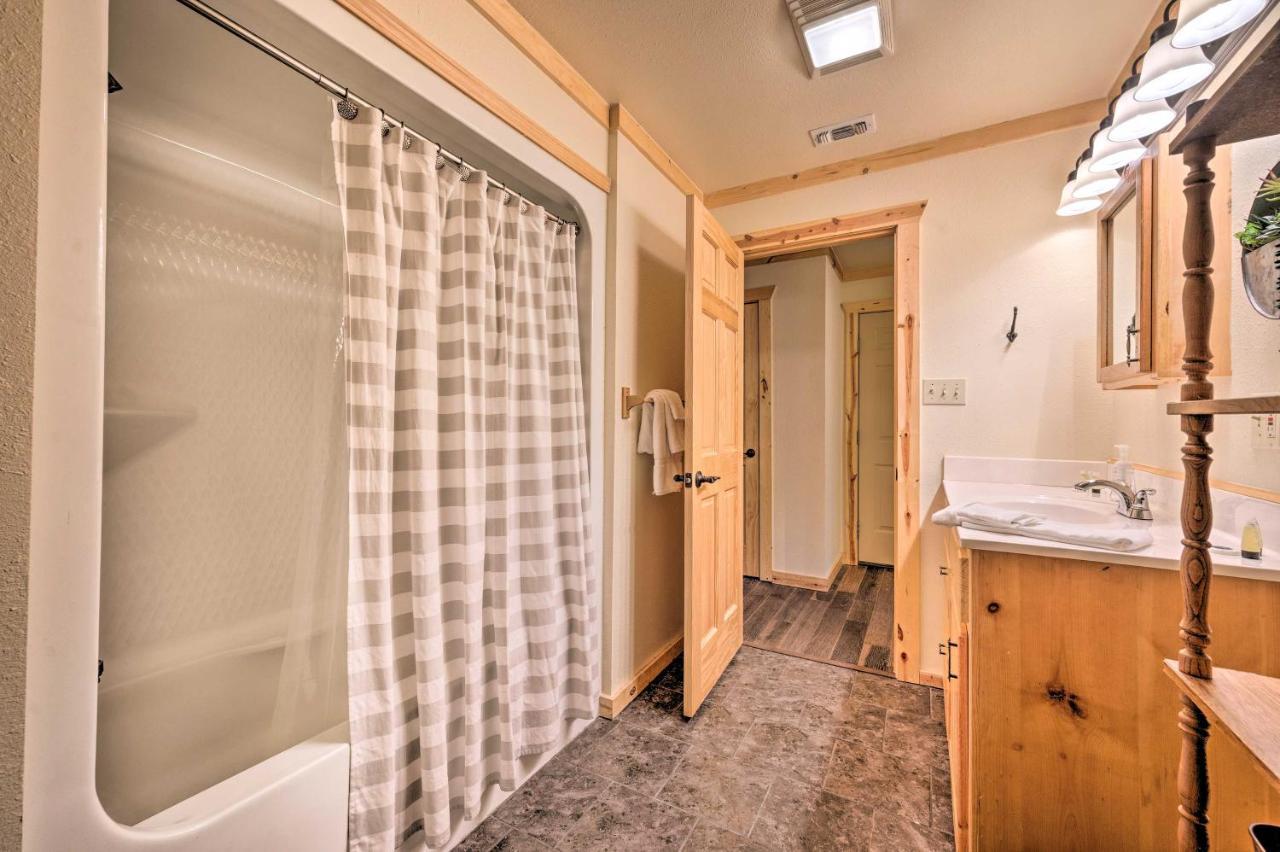 Broken Bow Retreat On 2 Acres With Hot Tub And Deck!ヴィラ エクステリア 写真